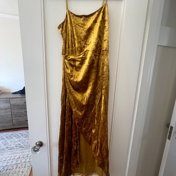 Saylor Cydney Velvet Dress | NWOT | XS - Picture 2 of 3